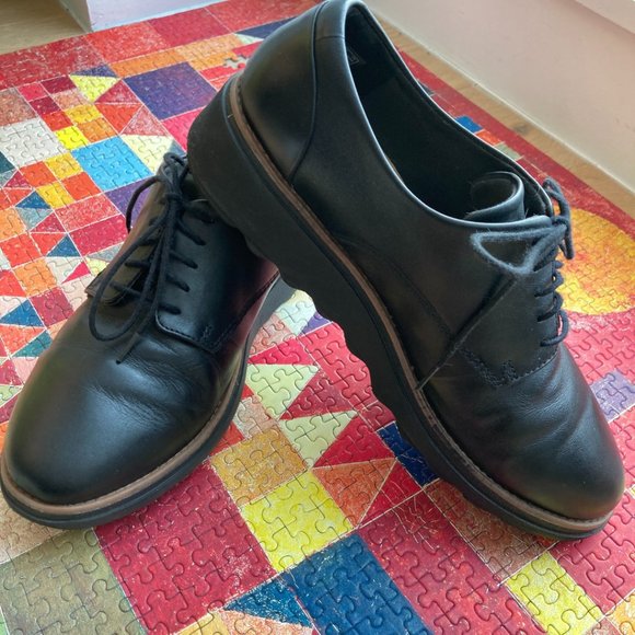 Clarks Women's Sharon Noel Oxford - Size 8 BLACK - Picture 1 of 4